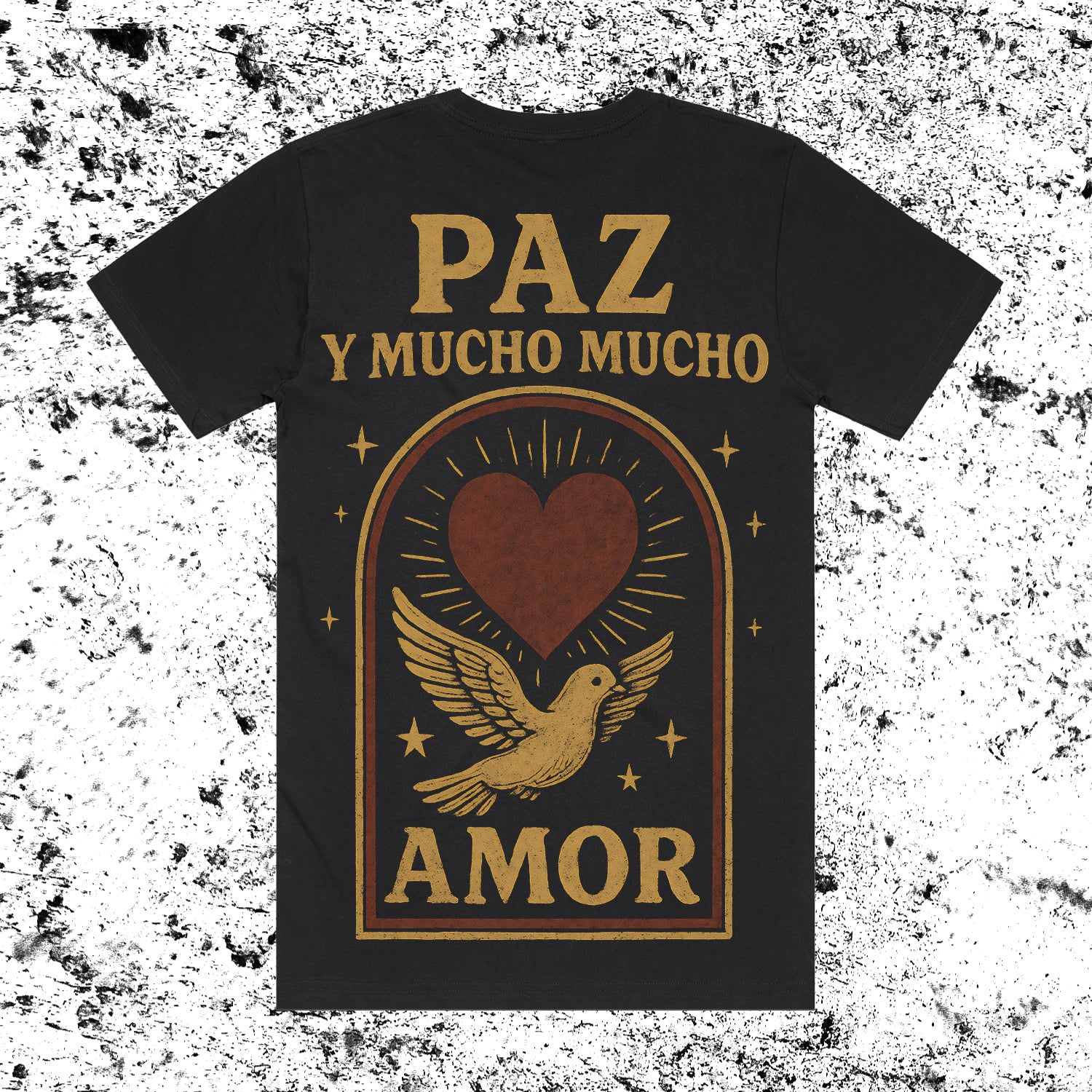 Black shirt that says Paz amor